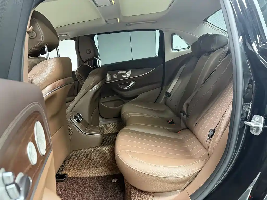 Mercedes-Benz E-Class 2023 — фото 20