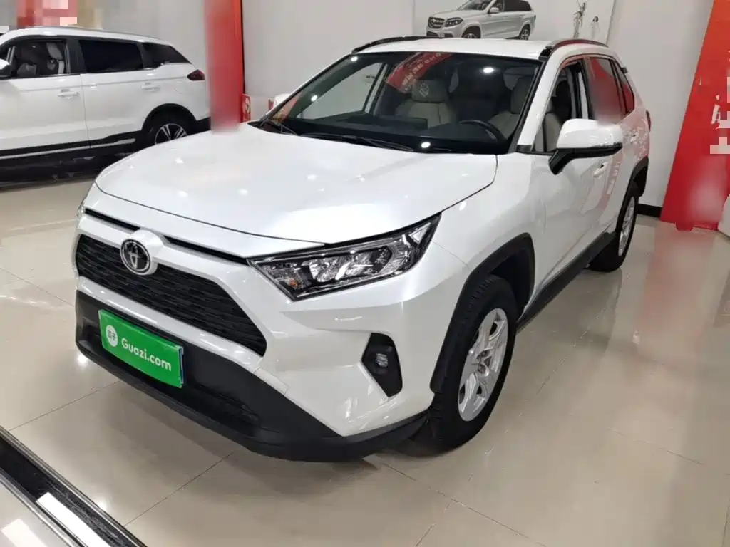 Toyota RAV4 2023 — фото 2