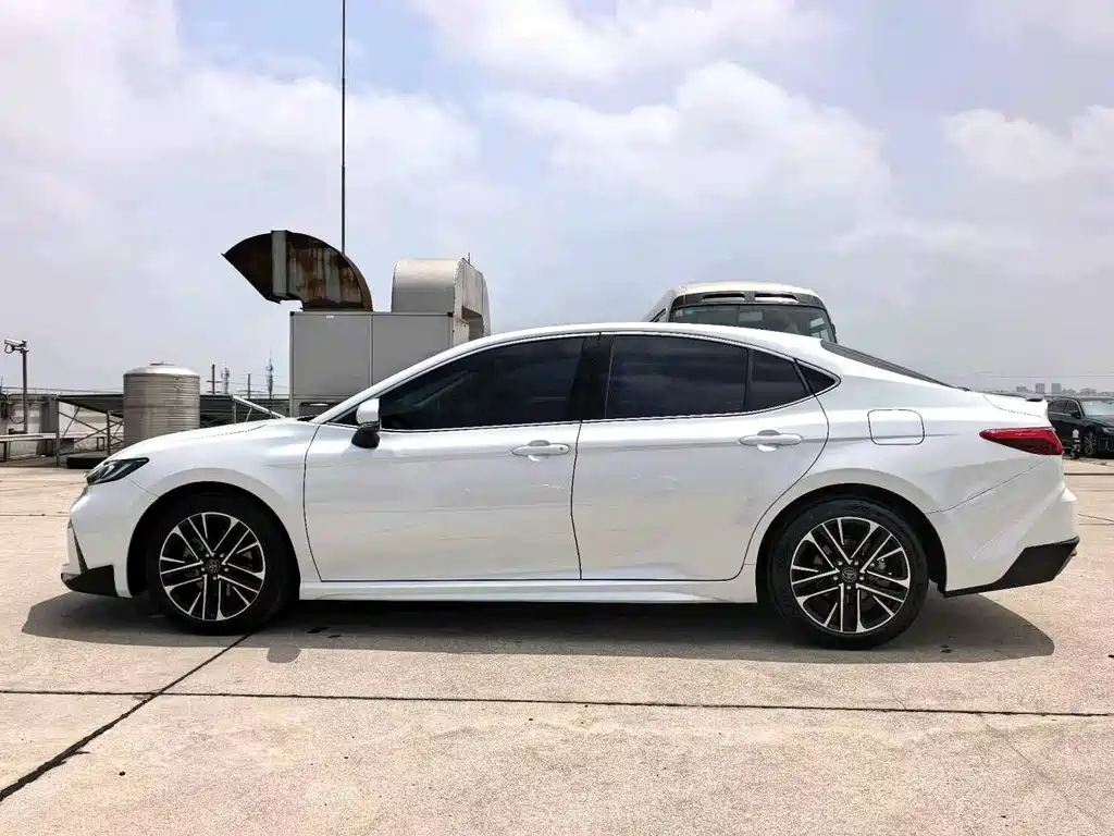 Toyota Camry 2026 — фото 2