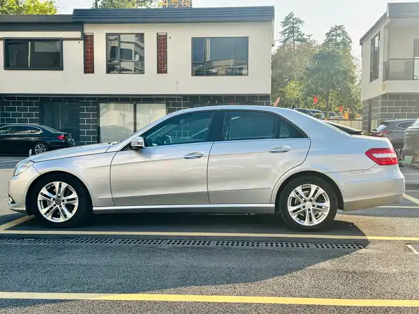 Mercedes-Benz E-Class 2010