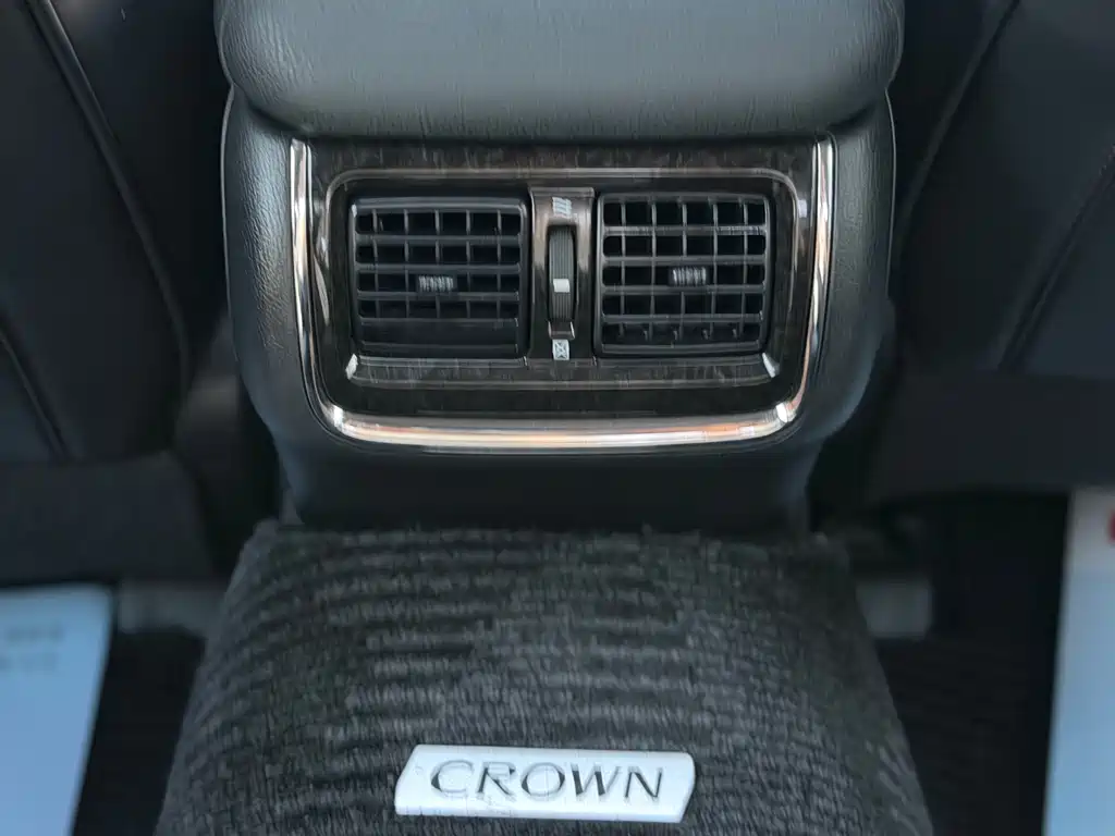 Toyota Crown 2018 — фото 9