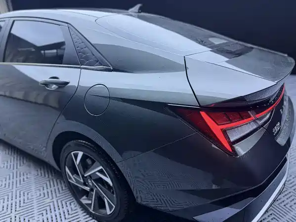 Hyundai Elantra 2025