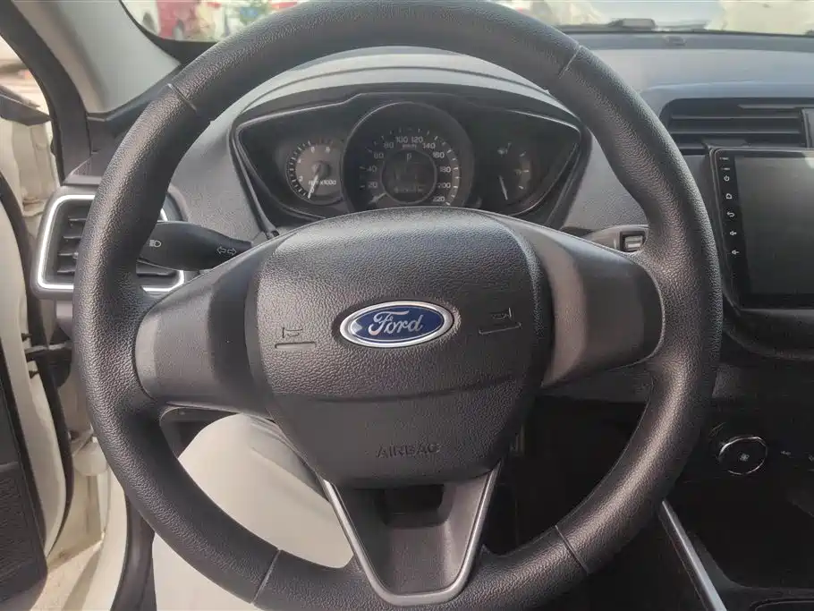 Ford Escort 2019 — фото 15