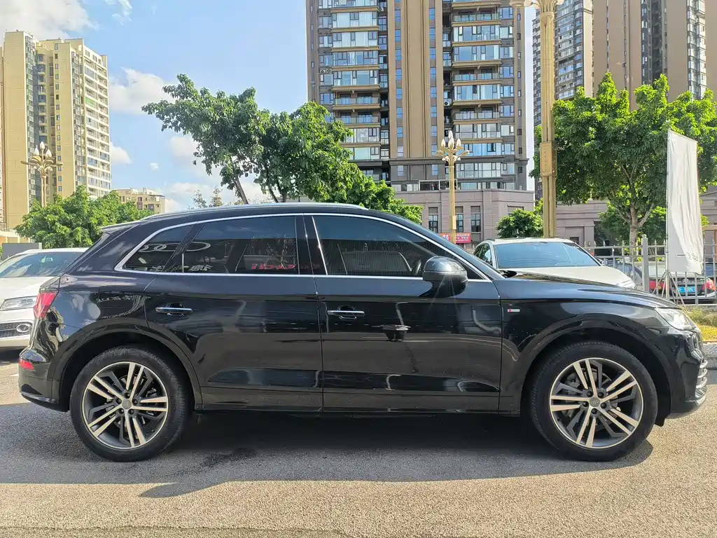 Audi Q5L 2020 — фото 2
