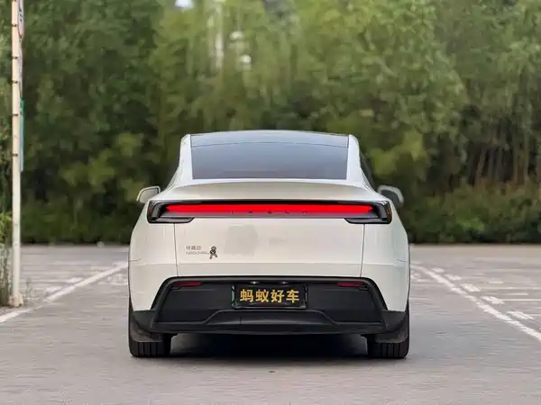 Tesla Model Y 2025