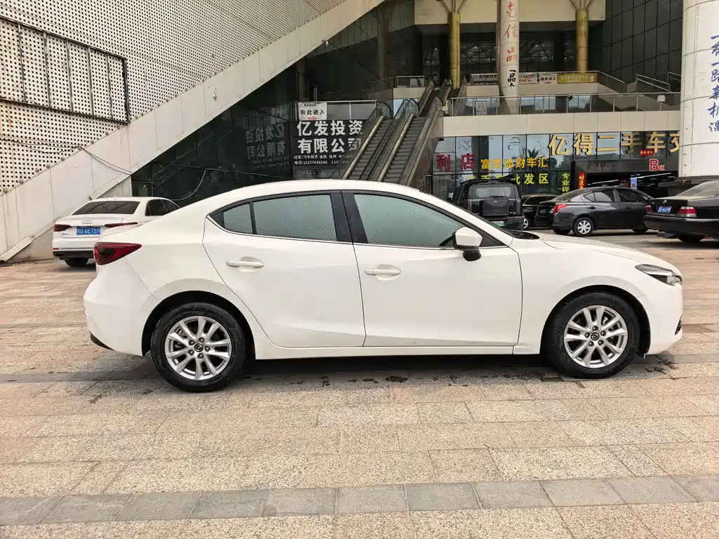 Mazda 3 Axela 2018 — фото 4