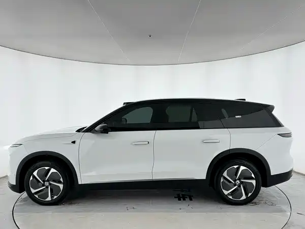 NIO ES8 2024