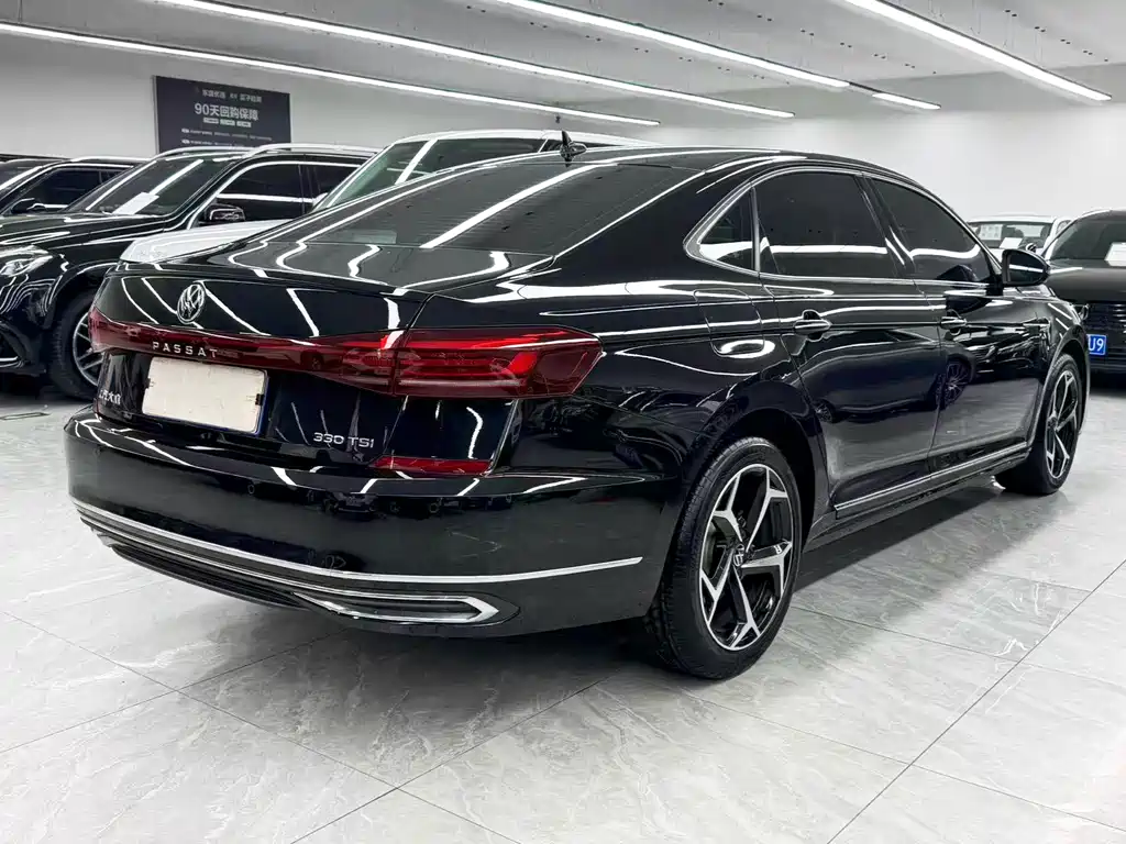 Volkswagen Passat 2023 — фото 6