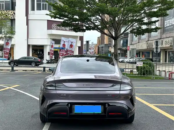 Xiaomi SU7 2025