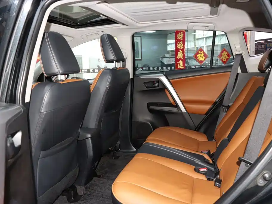Toyota RAV4 2018 — фото 11