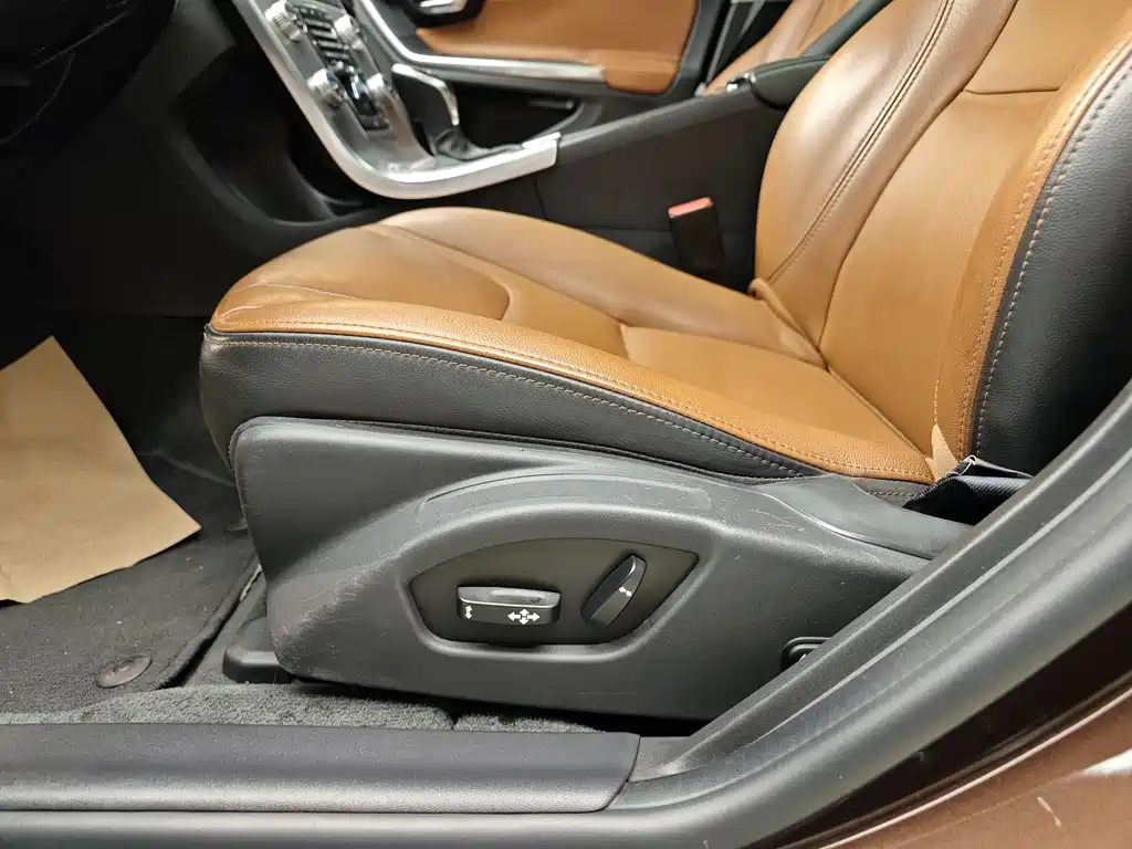 Volvo S60 2018 — фото 10