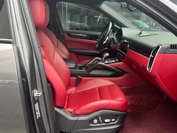 Porsche Cayenne 2021