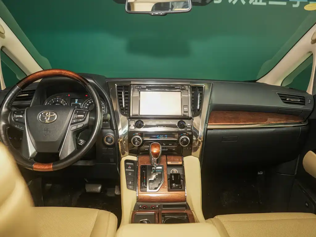 Toyota Alphard 2017 — фото 17