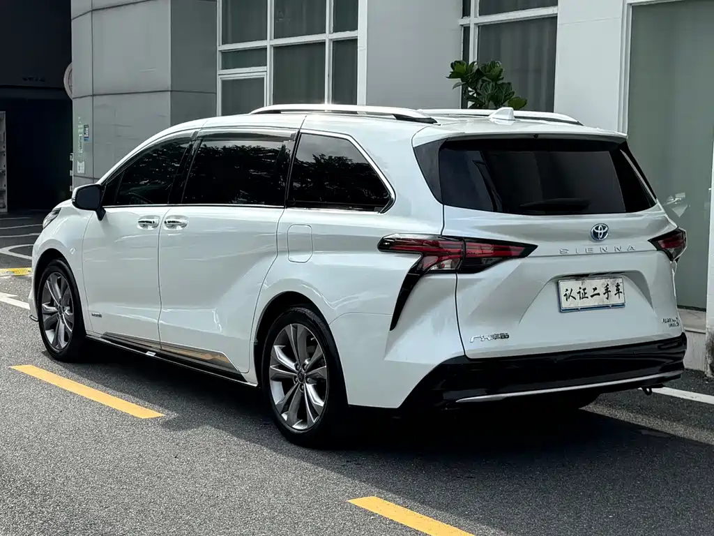 Toyota Sienna 2023 — фото 28