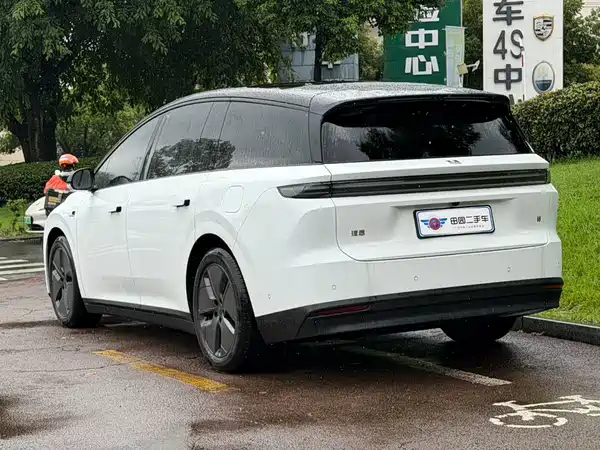 Li Auto i8 2026