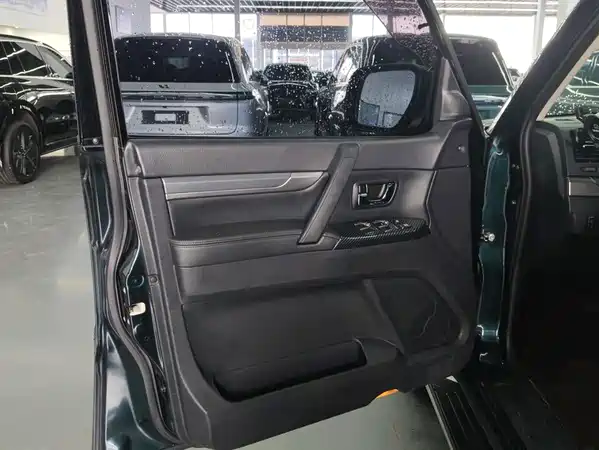 Mitsubishi Pajero 2018