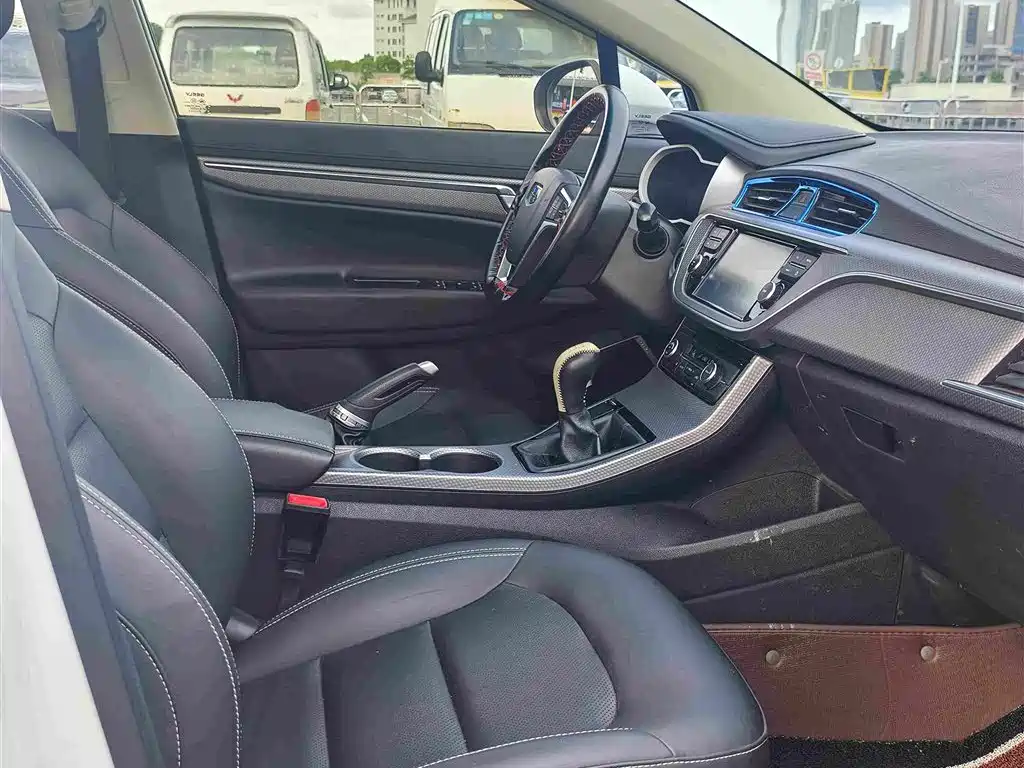 Geely Emgrand GS 2017 — фото 12