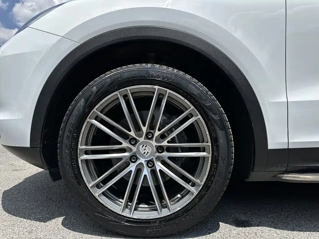 Porsche Cayenne 2018 — фото 16
