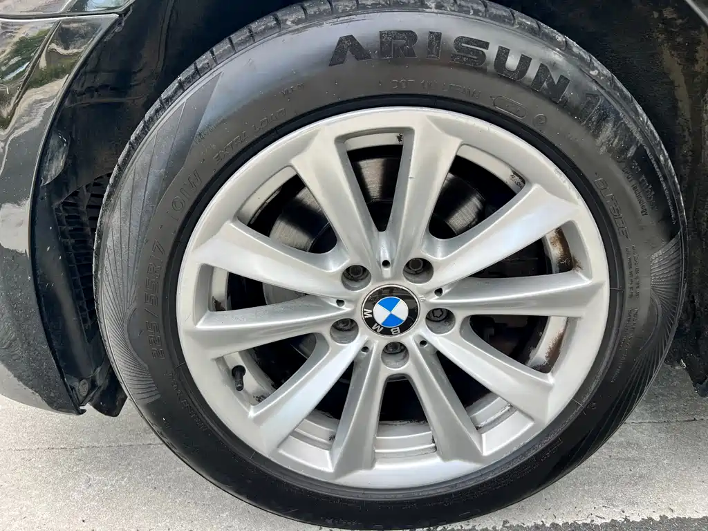 BMW 5 Series 2011 — фото 21