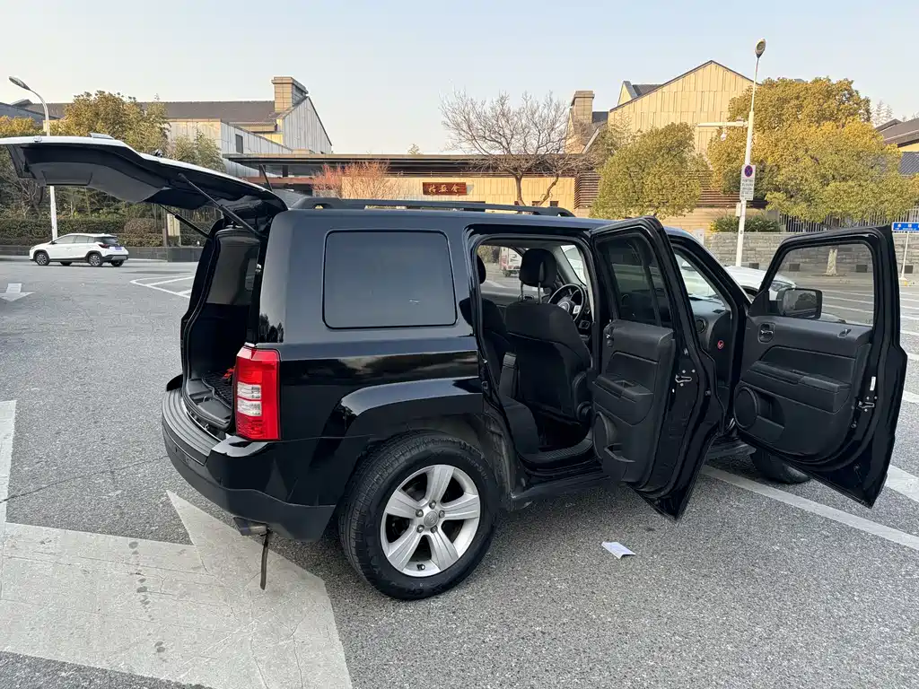 Jeep Patriot 2014 — фото 10
