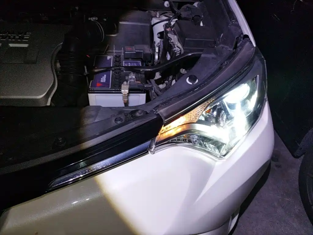 Toyota RAV4 2018 — фото 22