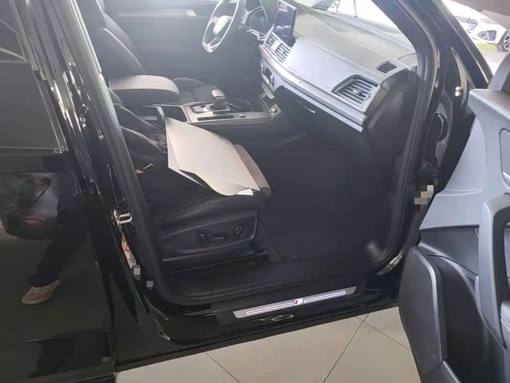 Audi Q5L Sportback 2023 — фото 11