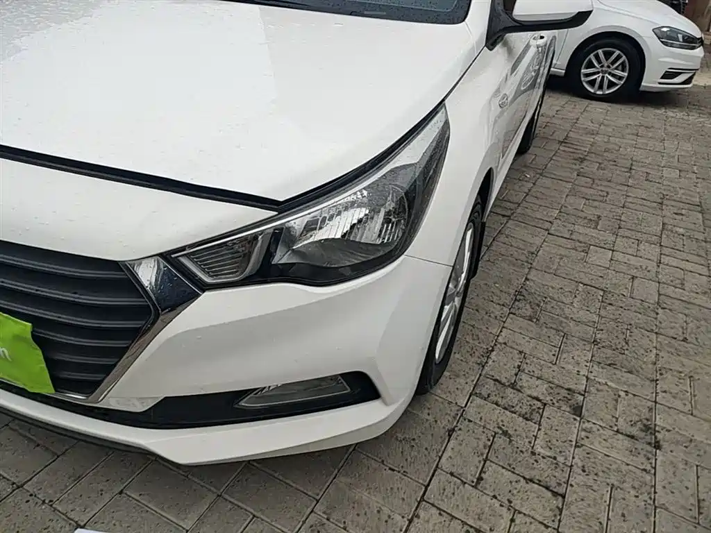 Hyundai Verna 2017 — фото 24
