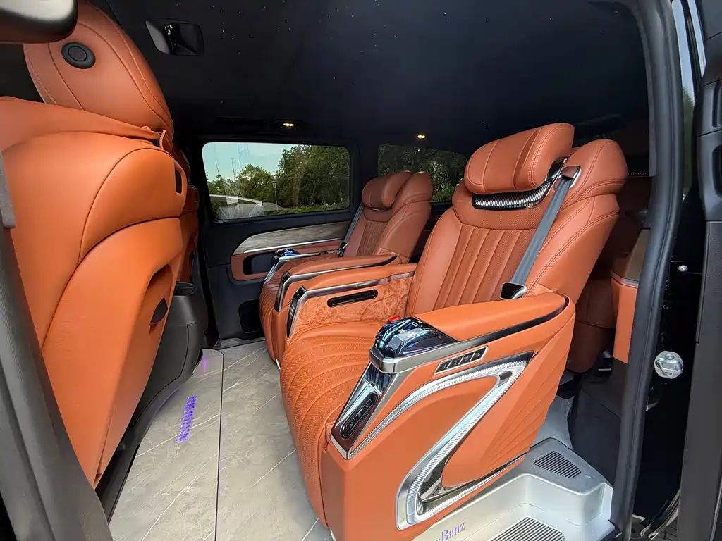 Mercedes-Benz V-Class 2025 — фото 11