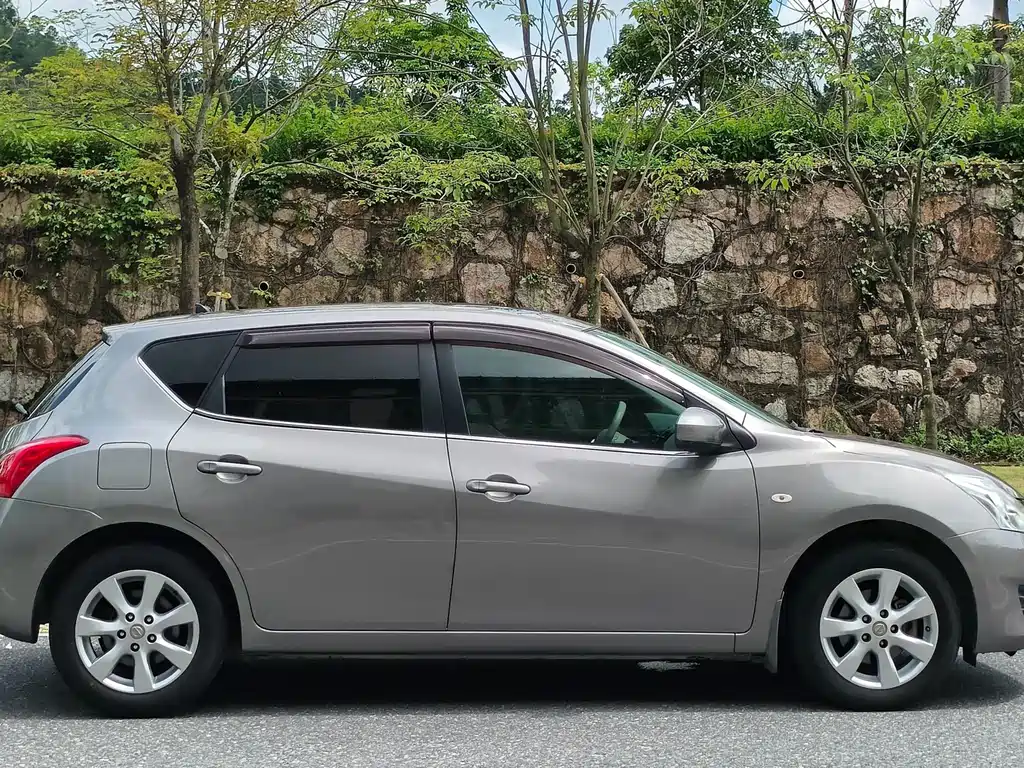 Nissan Tiida 2012 — фото 4