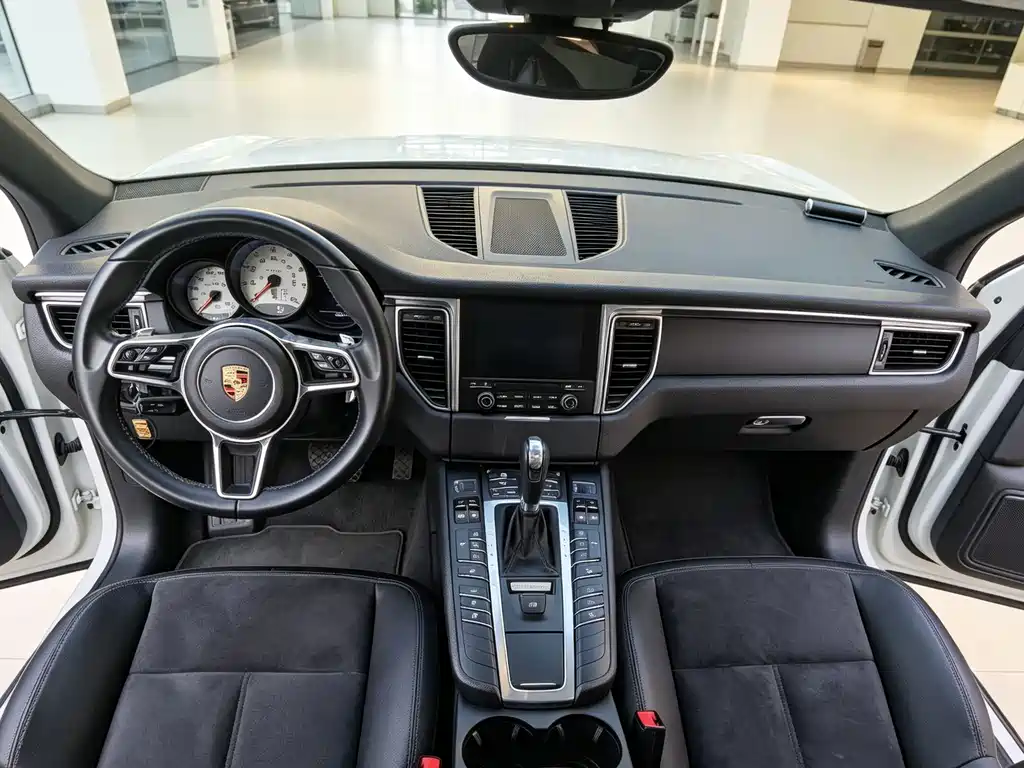 Porsche Macan 2018 — фото 10