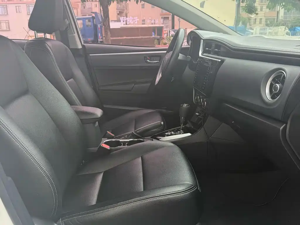 Toyota Corolla 2018 — фото 15