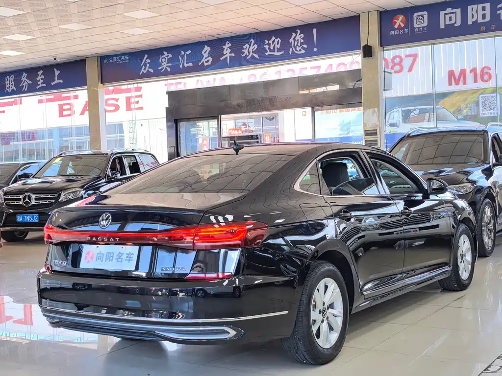 Volkswagen Passat 2023