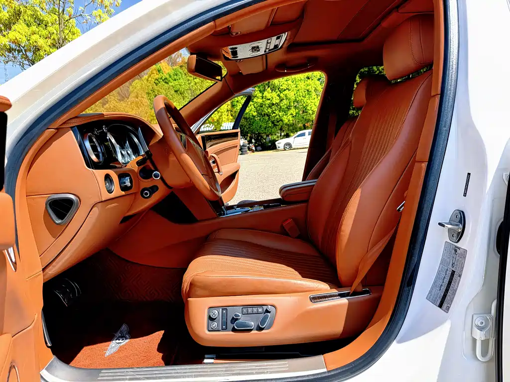 Bentley Flying Spur 2020 — фото 28