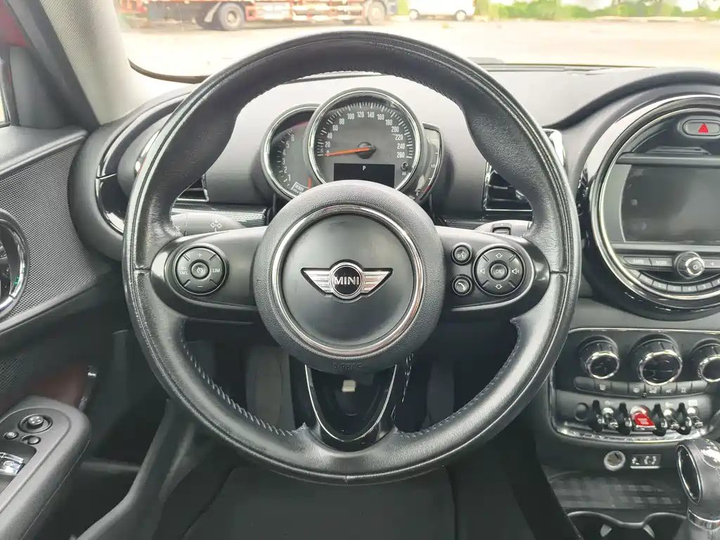 MINI Clubman 2018 — фото 15