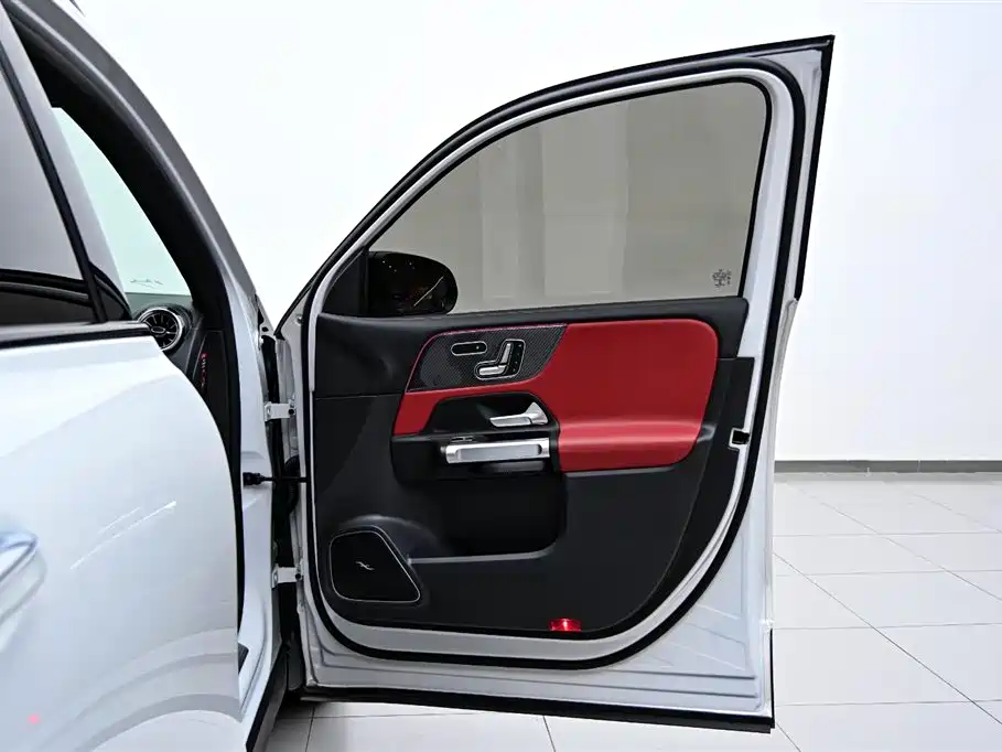 Mercedes-Benz GLB AMG 2023 — фото 17