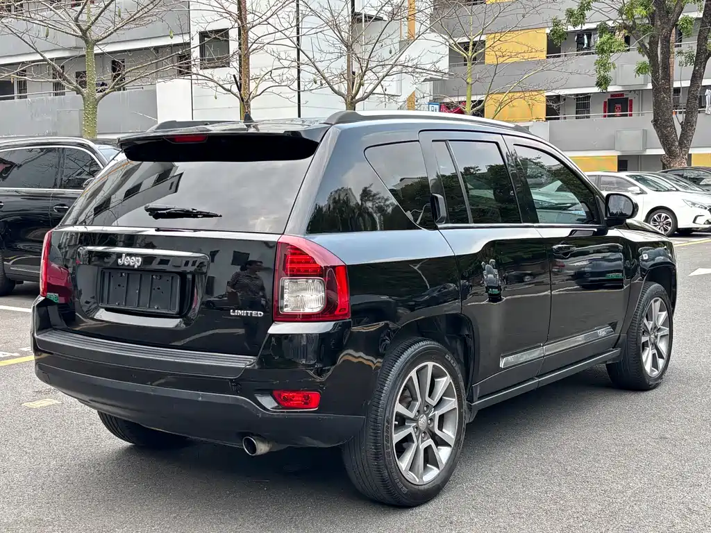 Jeep Compass 2015 — фото 4