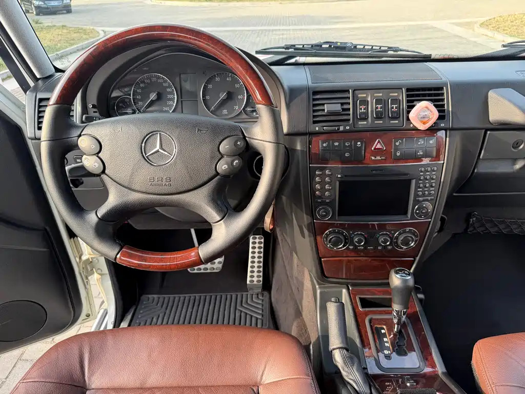 Mercedes-Benz G-Class 2012 — фото 16