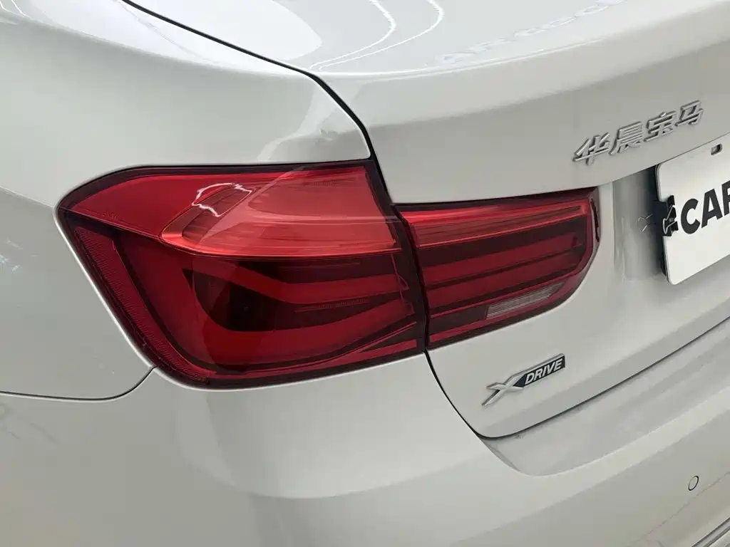 BMW 3 Series 2018 — фото 8