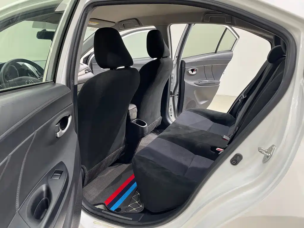 Toyota Yaris L 2018 — фото 13