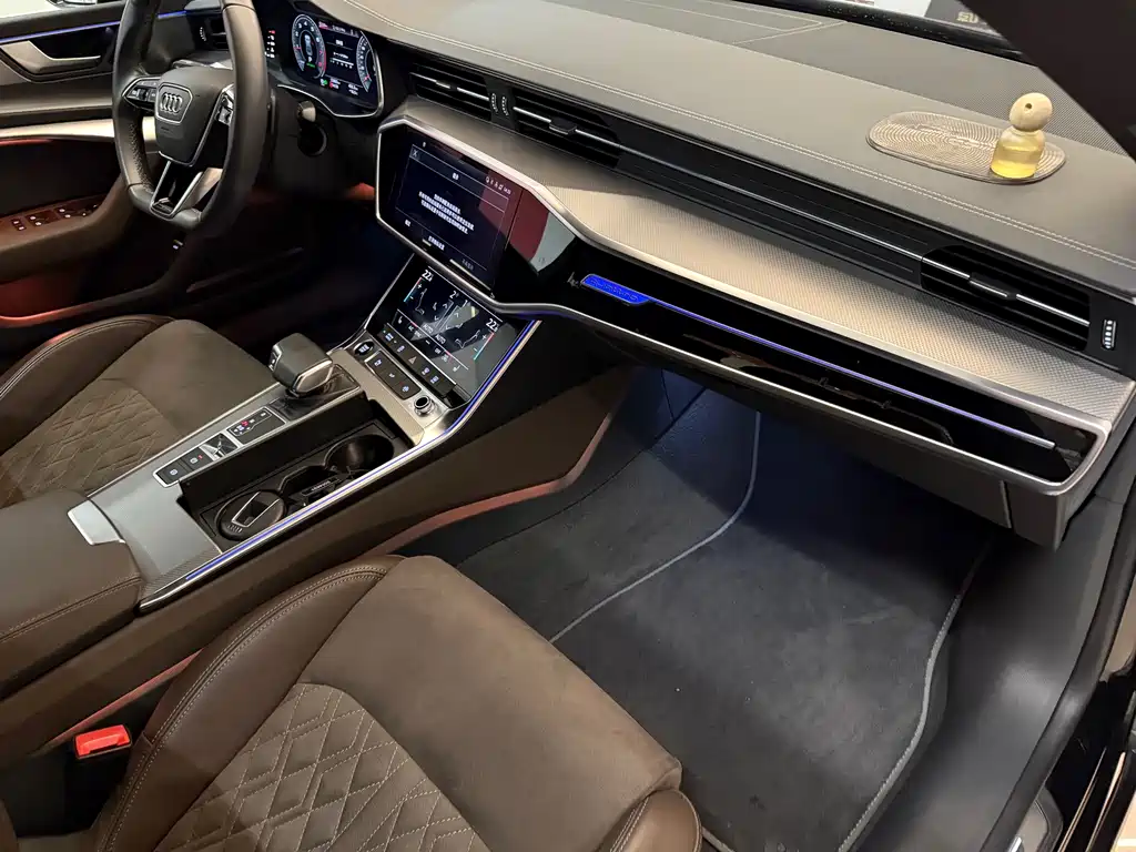 Audi A7L 2023 — фото 11