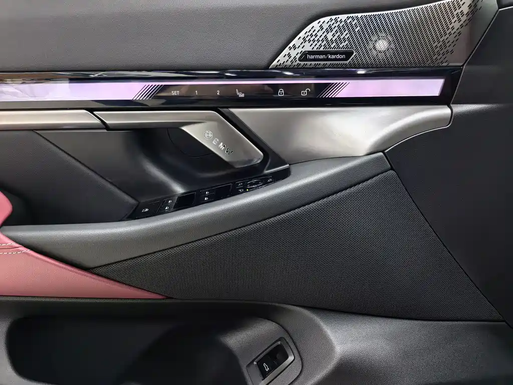 BMW 5 Series 2025 — фото 13