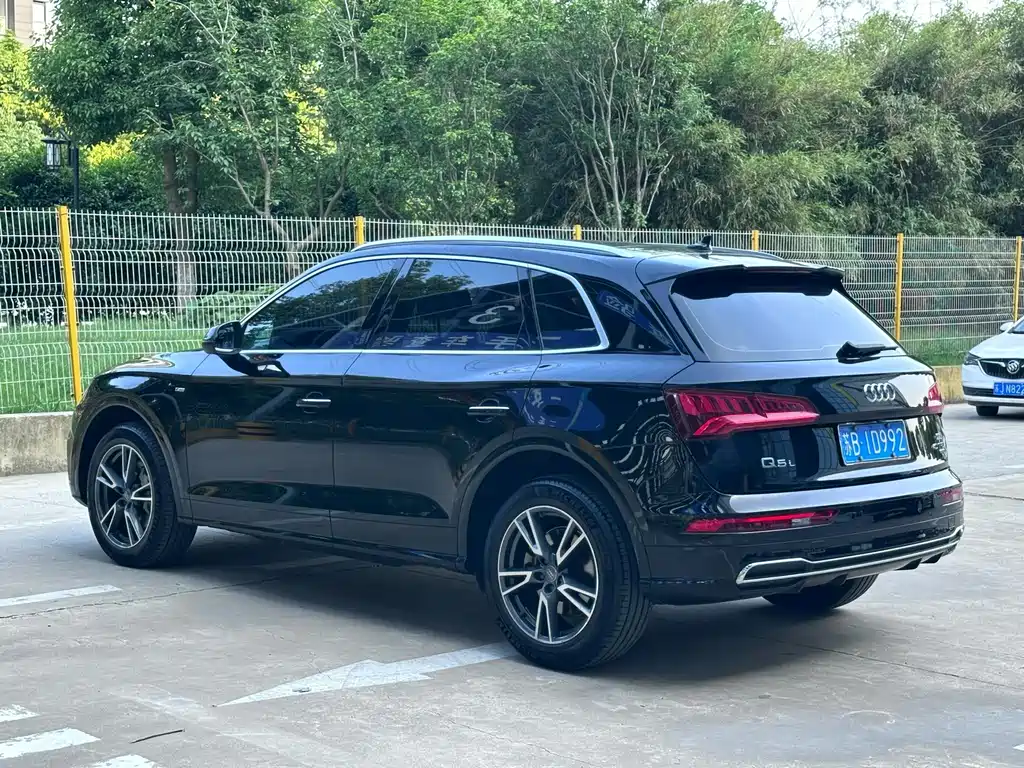 Audi Q5L 2019 — фото 9