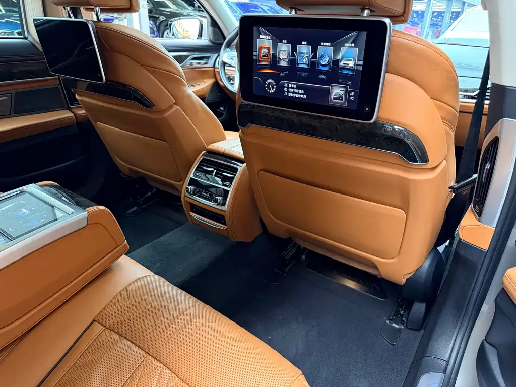 BMW 7 Series 2016 — фото 15