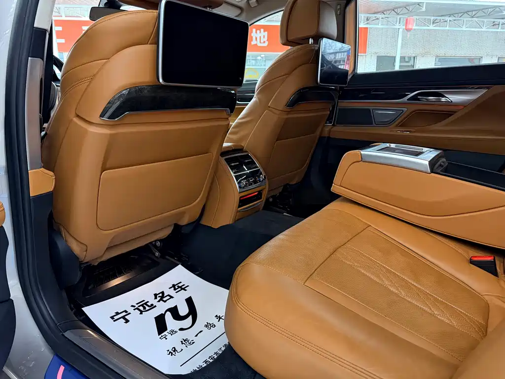 BMW 7 Series 2016 — фото 18