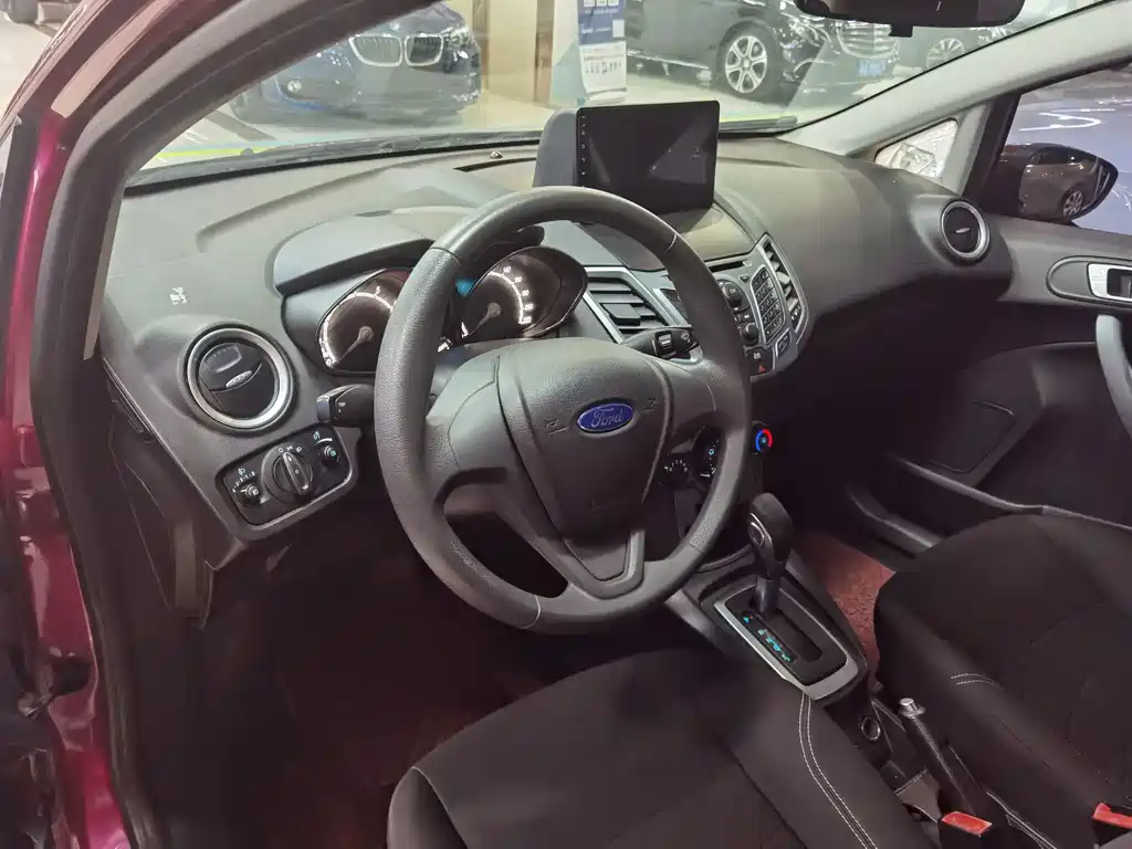 Ford Fiesta 2014 — фото 13