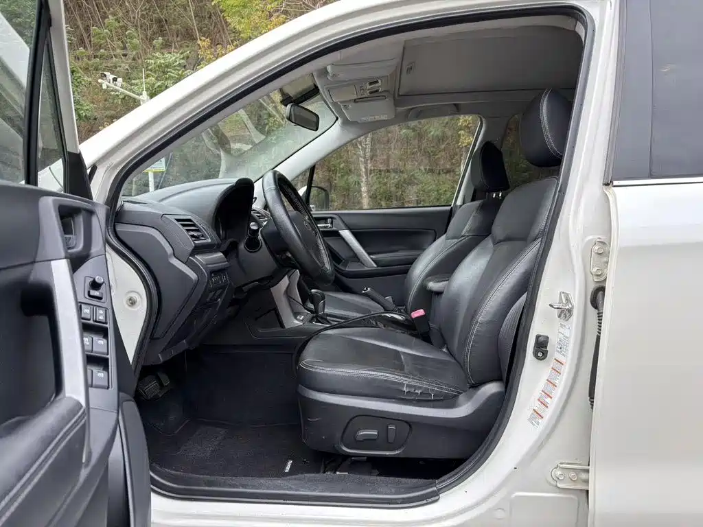 Subaru Forester 2015 — фото 9
