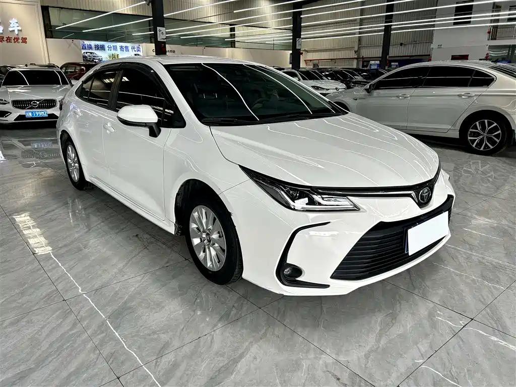 Toyota Corolla 2023 — фото 3