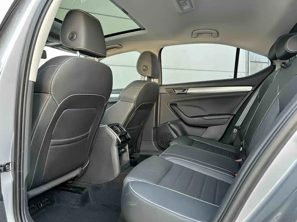 Skoda Superb 2023 — фото 15