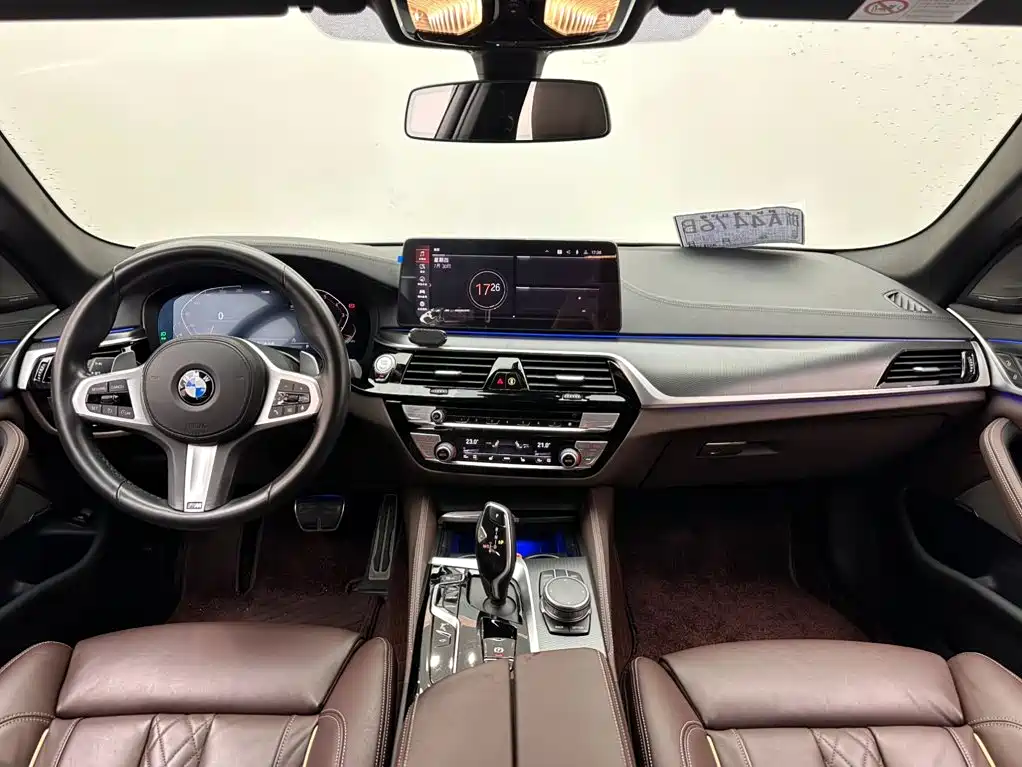 BMW 5 Series 2020 — фото 10