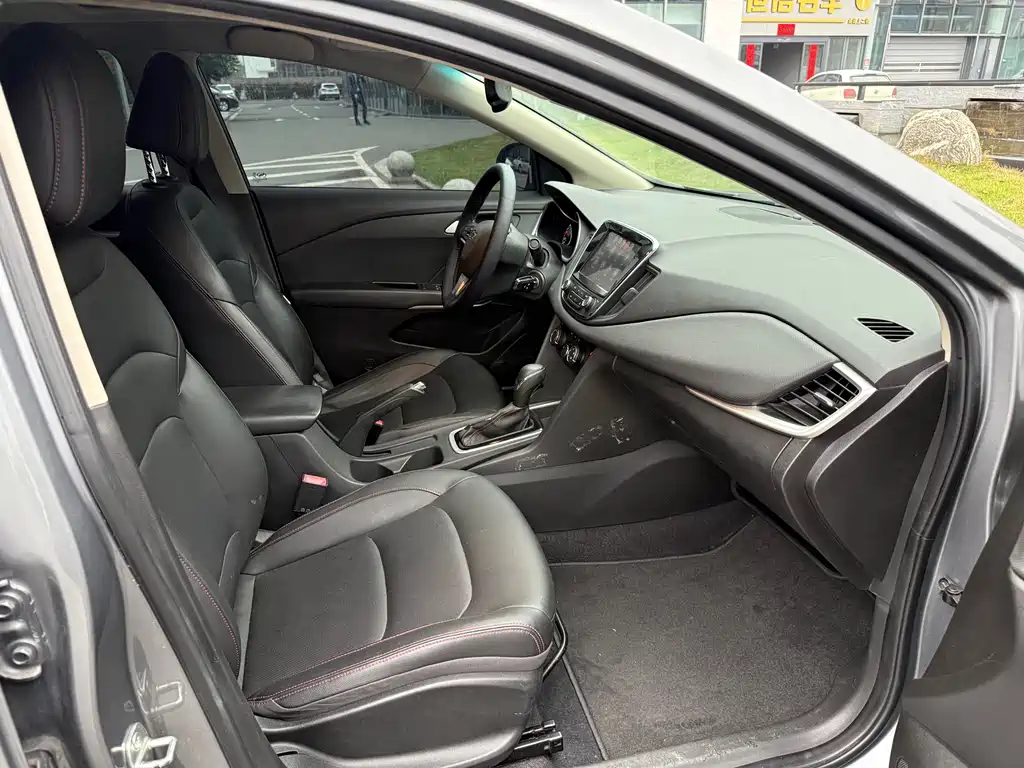Chevrolet Monza 2019 — фото 15